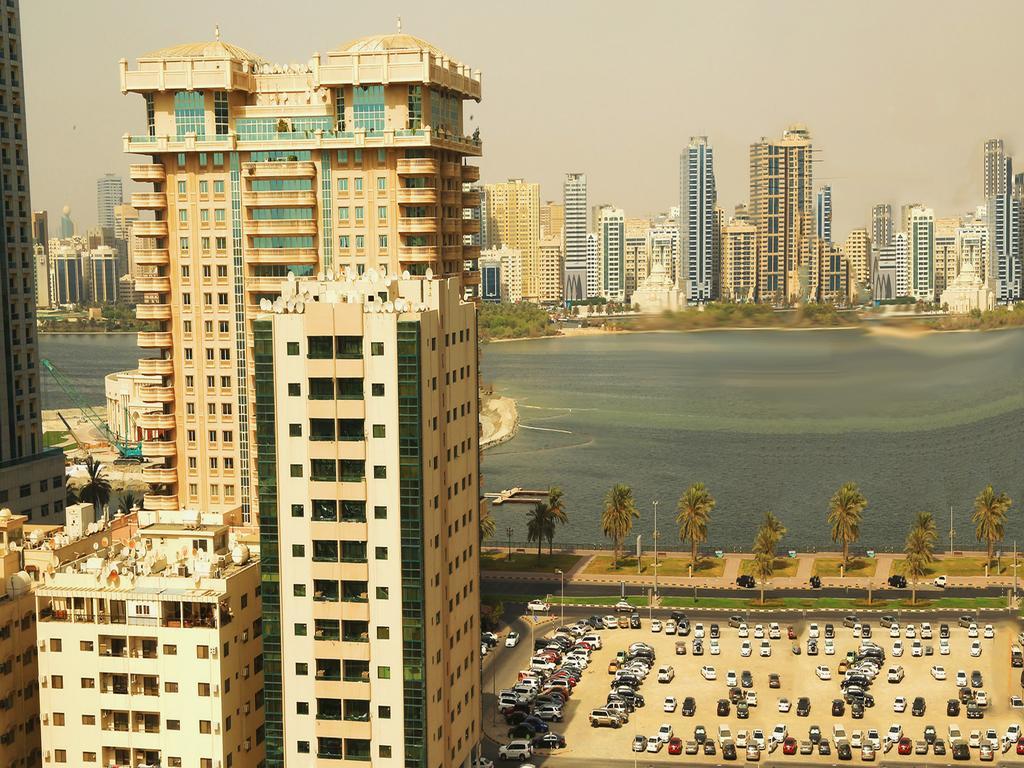 Arcadia Hotel Suites Sharjah Exterior photo